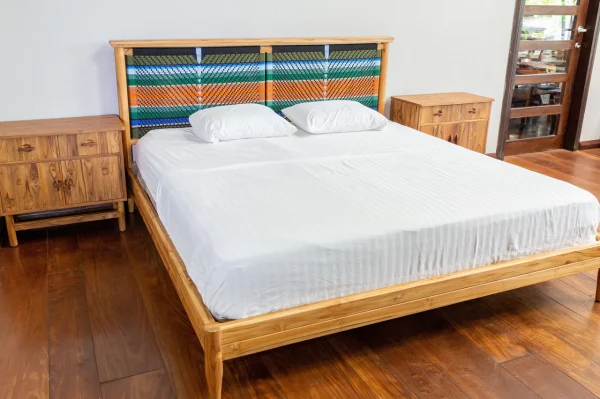Monimbo King Bed Mot Mot