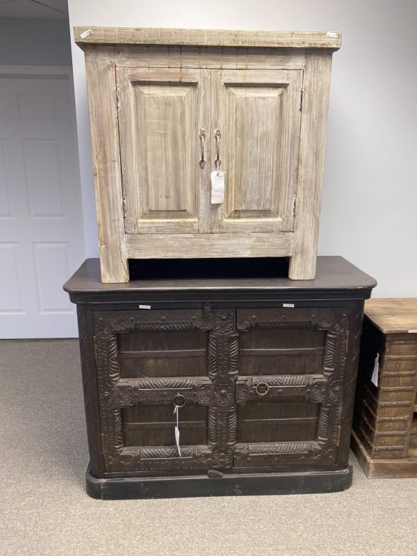 2 door cabinets