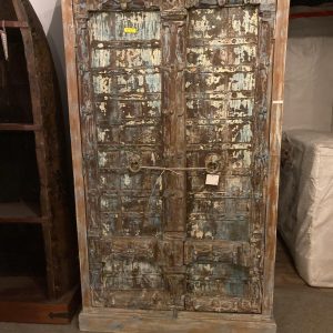 2 door pantry / Amoire