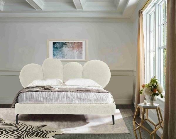 Modrest Destiny - Eastern King Contemporary White Sherpa Bubble Bed